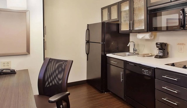 A quick drive from McGhee Tyson Airport! Private Full Kitchen! Pets Allowed!
