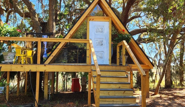 "A" Secluded Quiet Oasis Treehouse w/Beach Pass