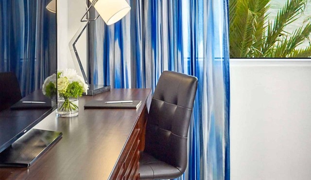 A Short Drive from Pompano Beach! Ocean View Accommodation! Parking, Pool!