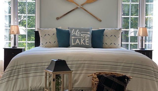A Spirited Retreat Lakefront w/Dock, Theatre & Gameroom!
