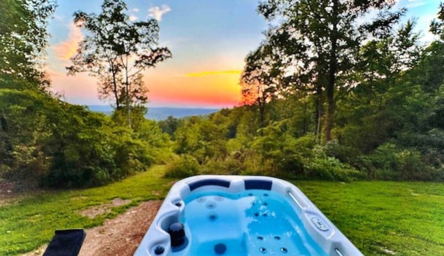 A Still Point Cabin and HOT TUB! in Compton