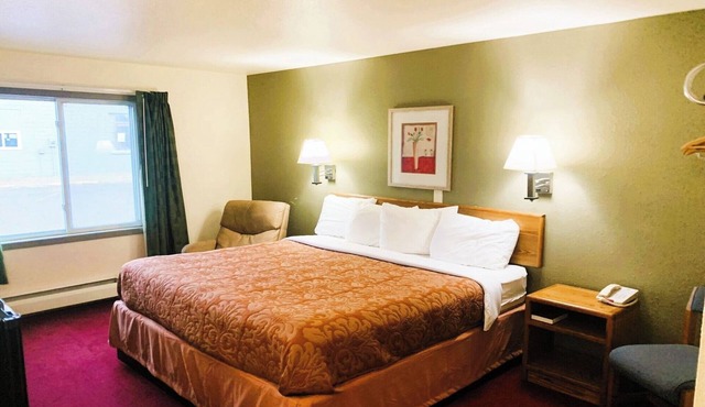 Affordable Room w/Private Bathroom & Complimentary Breakfast – Pet Friendly