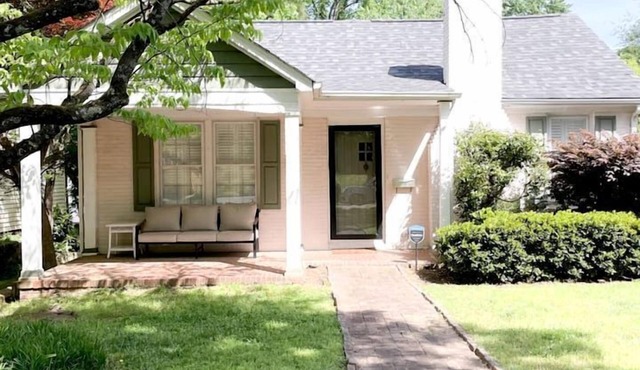 Amazing Cottage with Great Sights in Charlotte, North Carolina