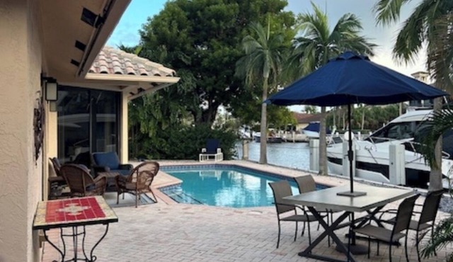Amazing Lighthouse Point Water Front Home - Pool - Close to Beach in Lighthouse Point