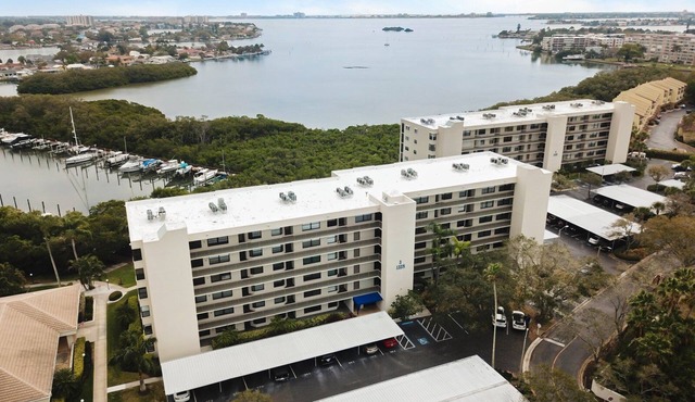 Amazing Location! Five Minutes from the Beach! Family-Sized Condo