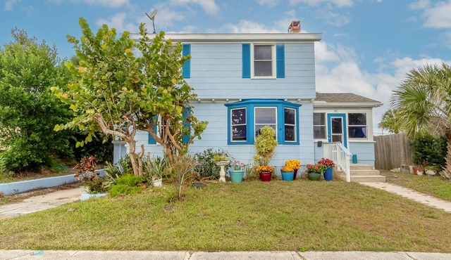 Antique Beach House 1 Block to Beach - 6 Month Minimum Rental