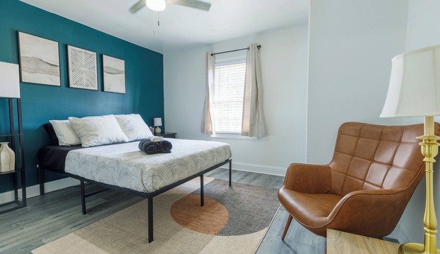ATL Access 3BR Home Yard & Parking Sleeps 8