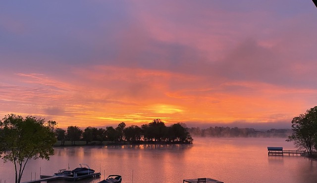 Attention Bass Anglers! 1 bedroom, 1.5 bath basement apartment w/full kitchen!