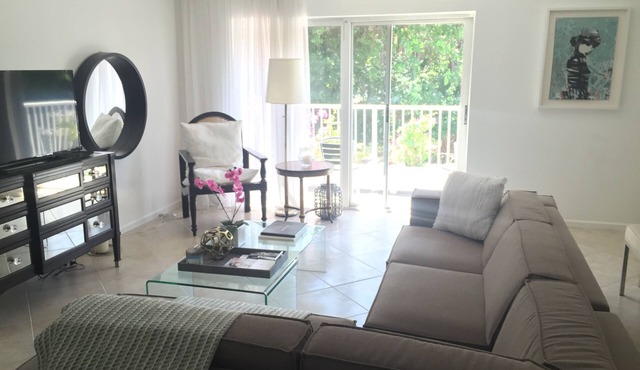 Avail now 3 month min - Newly updated condo - 5 min to beach