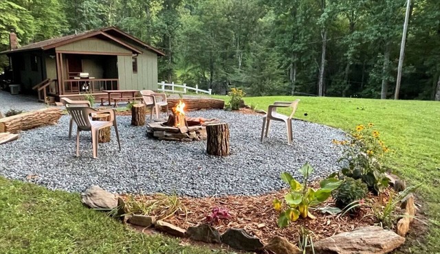 Awesome view, fire ring, sunsets, private, peaceful, birds galore. Dog friendly, Super clean, between NOC and Bryson, safe, biker friendly