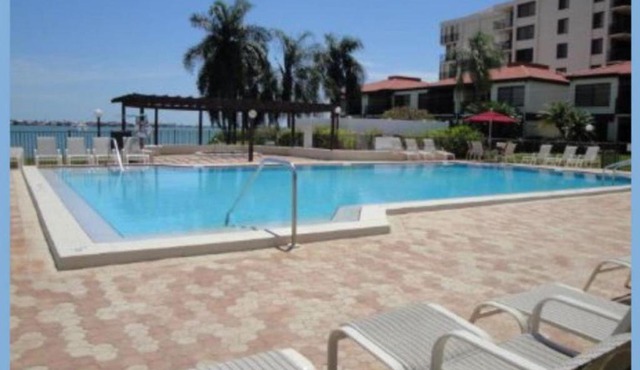 Bahia Cozy Poolside Unit