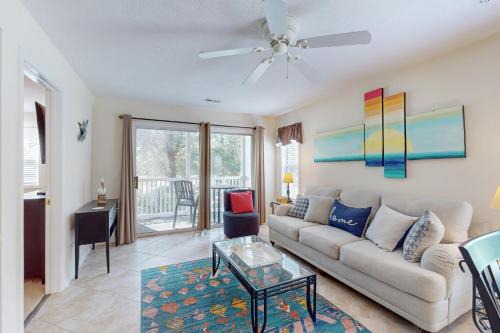 Balcony & Pool Access: 'Longs Cozy Haven'