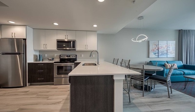 Bayfront Charm in Treasure Island – 3 Stylish Suites Close to the Sand