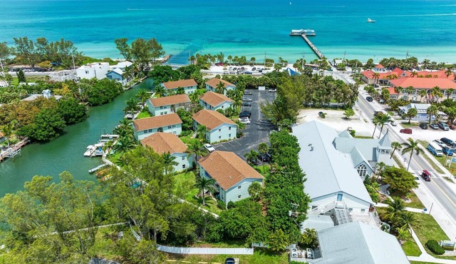 Bayou Breeze Amazing Waterfront Condo on Pine Ave with Dock and Water Views