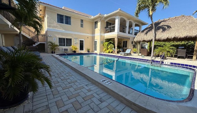 Beach Aqualina Apartments