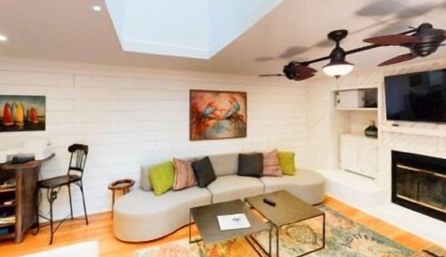 Beach Blossom - Pet Friendly Private Home in Folly Field!