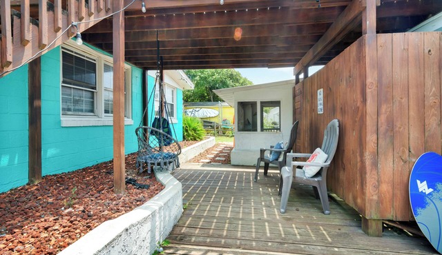 Beach King Size suite cottage B retreat with 2 queen size bunks