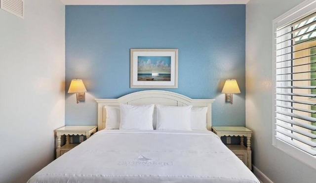 Beachside 1 Bedroom Condo – Gorgeous Ocean Views + Pool, Ideal for Couples in Ormond Beach