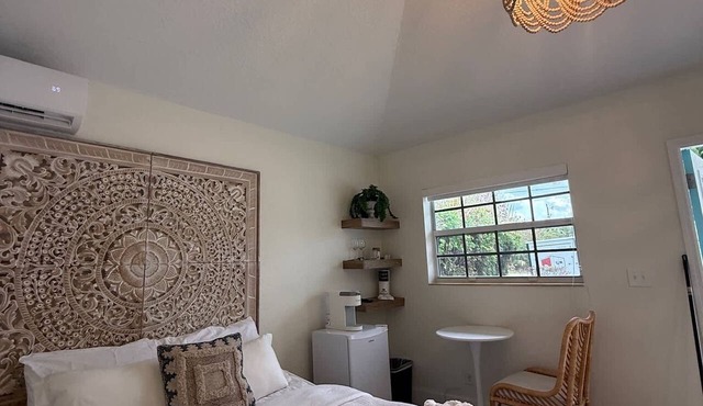 Beachside Studio w/Queen Bed, WiFi & TV