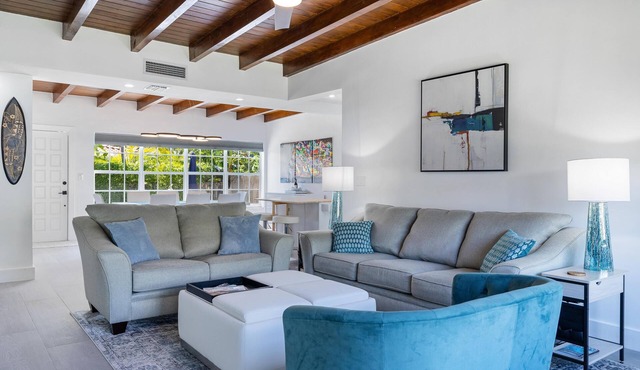 Beachside Villa in Surfside