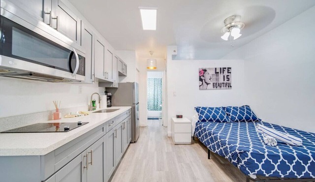 Beachy 1 b/r, w/2 Queen Beds, On Ocean Drive Beach