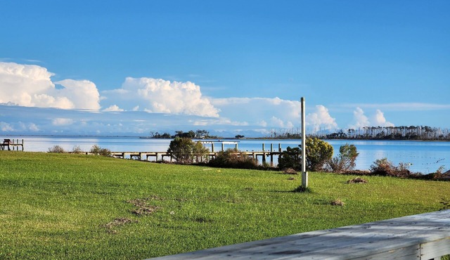 Beaufort, NC nearby: Dolphins, Boating, Fishing, Birding, Waterfront