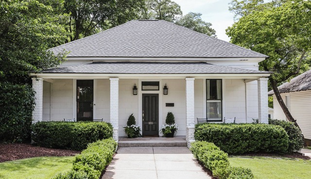 Beautiful 3Bed, 3Bath 5 points home with short walk to UGA 🏈, ⚾️, 🎾 stadiums.