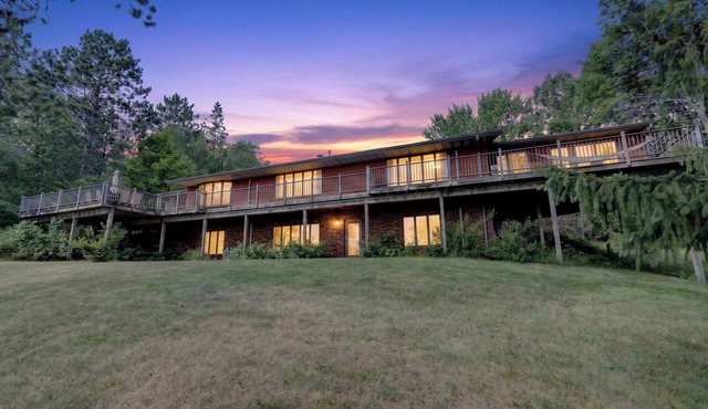 Beautiful 6-bedroom lakeside cabin with amazing fishing, hunting, and recreation in Marcell