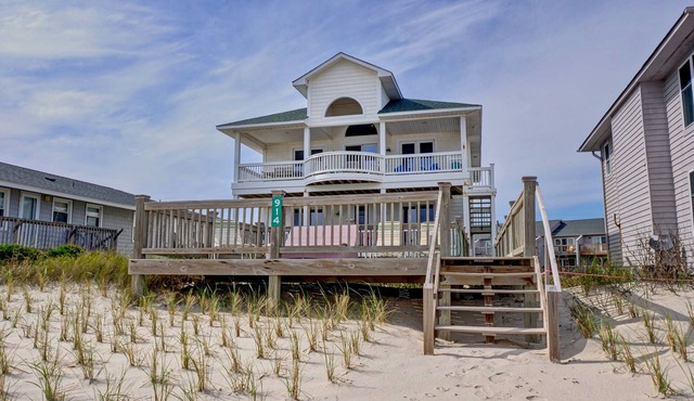 Beautiful Beachfront 6 Bedroom Home with Private Sundeck on Dune