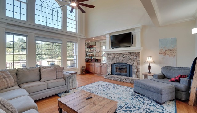 Beautiful Hiawassee Home w/Mountain Views!