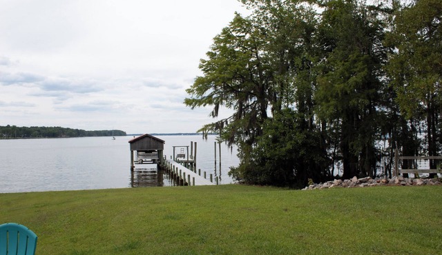 Beautiful home on Blounts Bay ready for your next family vacation