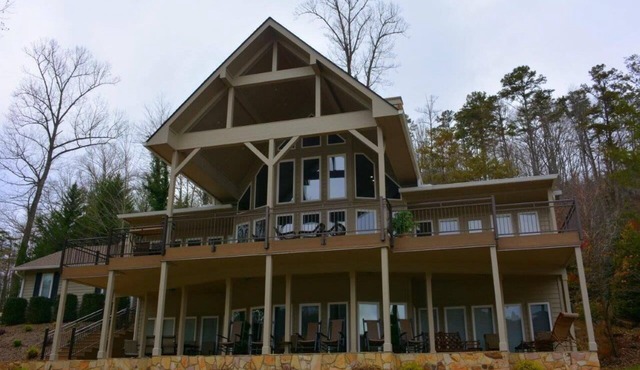 BEAUTIFUL LAKEFRONT MOUNTAIN HOME ON LAKE SANTEETLAH view of GREAT SMOKY MTNS