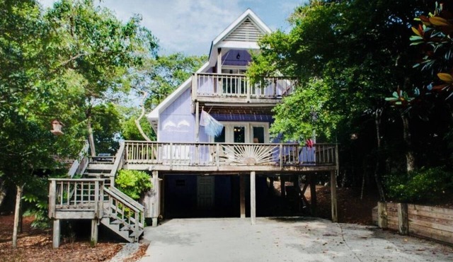 Beautiful ocean side escape in the heart of Emerald Isle, NC