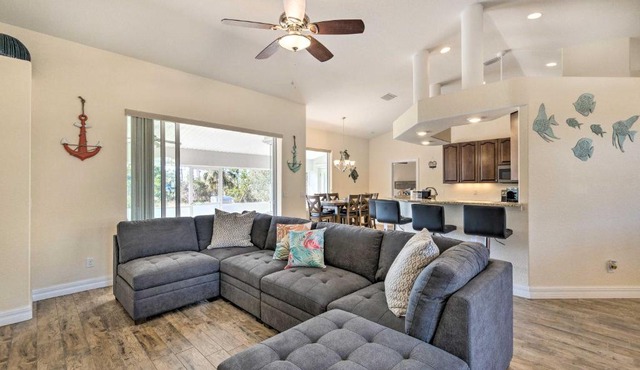 Beautiful Port Charlotte Home, 6 Mi to Beach!