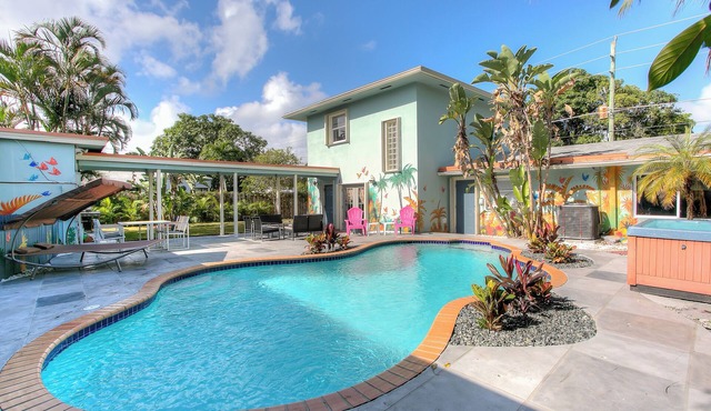 Beautiful Private Oasis 7 Bedrooms 5 Bathrooms with Pool. fully private