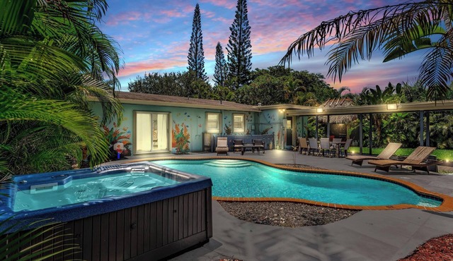 BEAUTIFUL PRIVATE RESORT 7 bedrooms 5 baths pool house