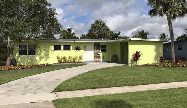 Beautiful remodeled beach home 3 bedroom 2 bath. Club Med neighborhood. enjoy!
