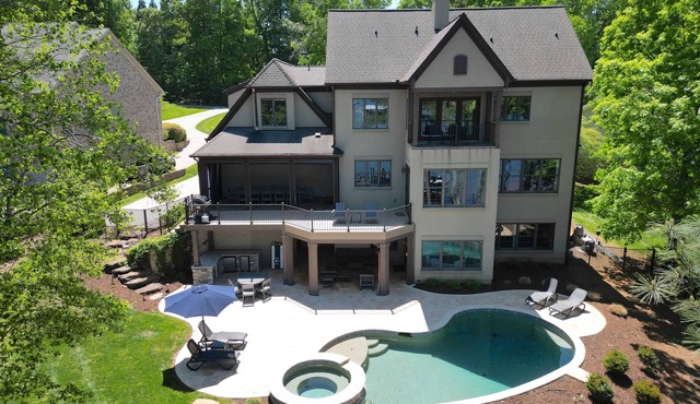 Beautiful Waterfront Home with Pool/Hot Tub/Firepit/Kayaks/Arcade - Ideal for up to 14 Guests