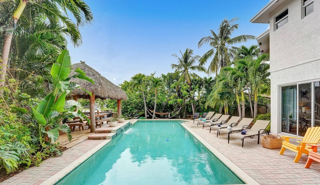 BEL-AIR VILLA- HEATED POOL-WALK TO BEACH-WATERFRONT
