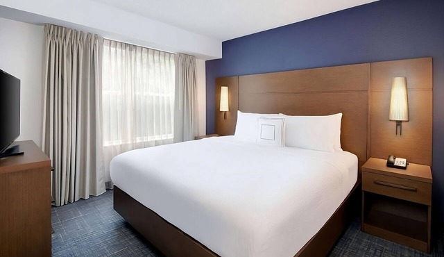 Best Value, Quality Stay! Two Modern 2BR Suites with Kitchens, Free Breakfast!