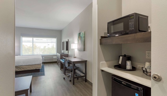 Best Western Plus Executive Residency Antioch Inn
