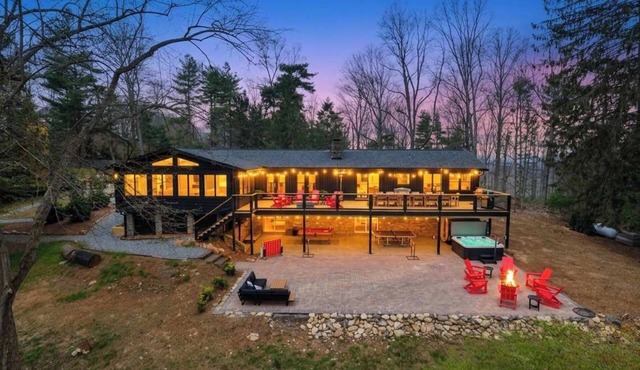 Biltmore Ridgetop Escape | Hot Tub + Sauna
