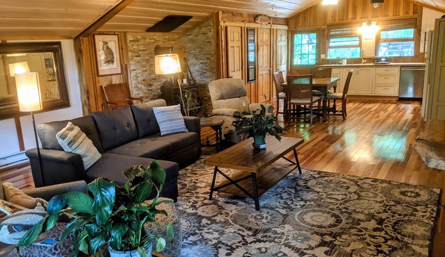 Blue Mountain Cabin minutes away from Lake Glenville public beach
