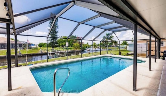 Boater's Paradise-Lux 3 br w/private heated pool,bring your 27 ft boat!