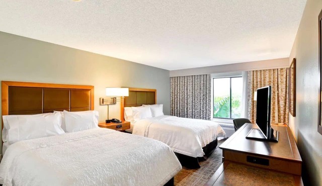 Boca Raton Unit w/Free Breakfast, Parking & Onsite Heated Pool