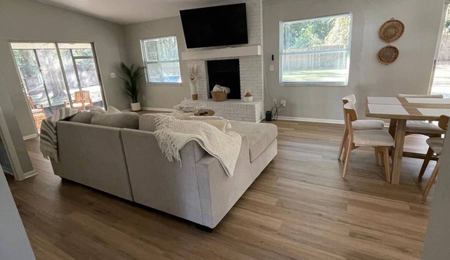 Boho 3Br/2Ba with pool in Gainesville