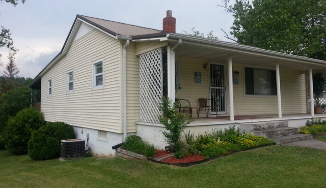 Boone Lake Bungalow. Cozy, Comfortable and Convenient.