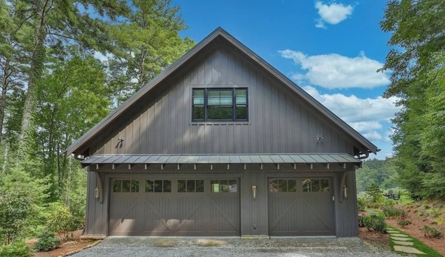 "Bougie Barn" on 21 Acres Near GlenCove & Mountaintop Golf & Lake Club- Sleeps 8