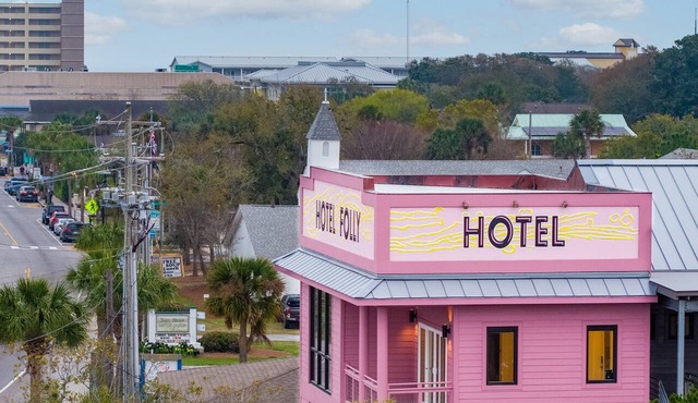 Boutique Hotel Folly Room 5: King Deluxe Studio - cozy porch views of the Folly River ADA