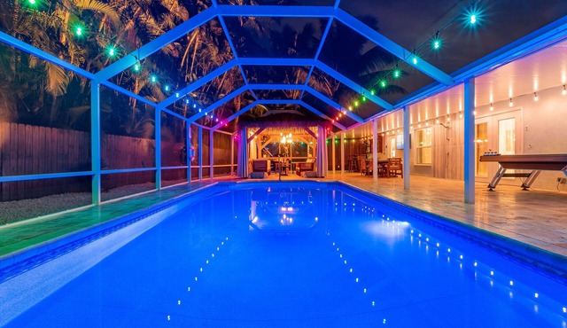 BoyntonBeach Renovated House: Safest Area, Screened Pool, Patio, Bar, Near Beach in Boynton Beach